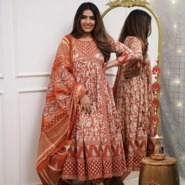 Red anarkali kurta set with dupatta for fextive season
